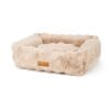 Luxe comfortabel dierenbed met zachte pluche bekleding voor katten en honden.
