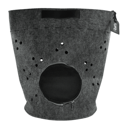 Zachte, ademende dierenhut met ventilatie voor comfort.